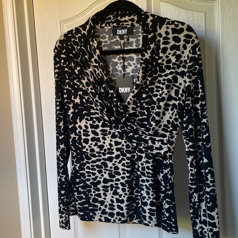 *NEW* Gorgeous DKNY Black and Cream Leopard Print Blouse